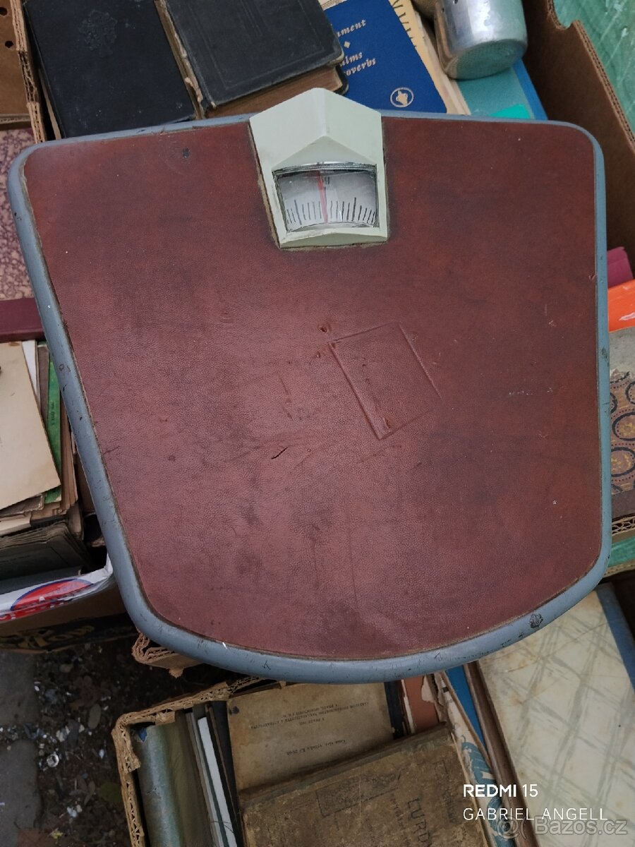 Stará kovová osobní váha - 2