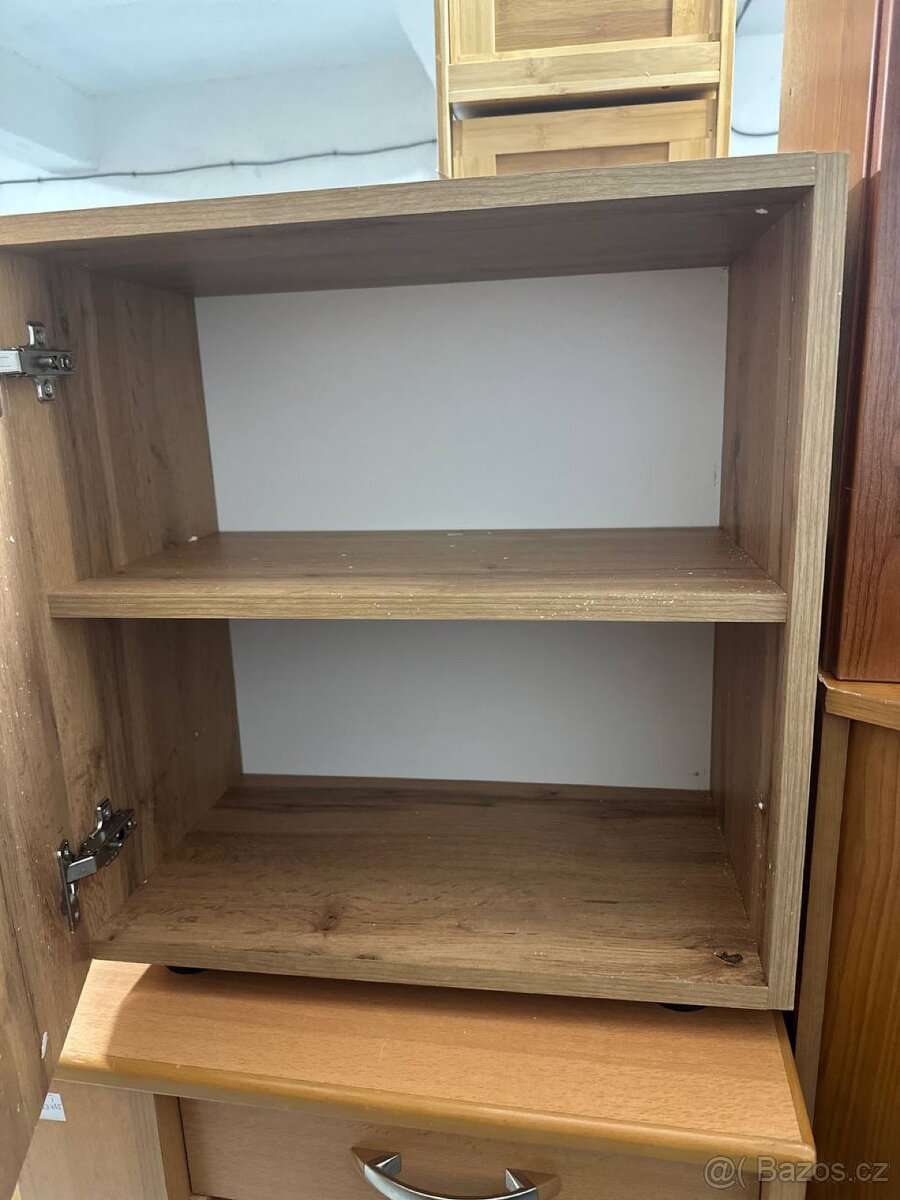 Skříňka v dekoru dubu s nožičkami - 2