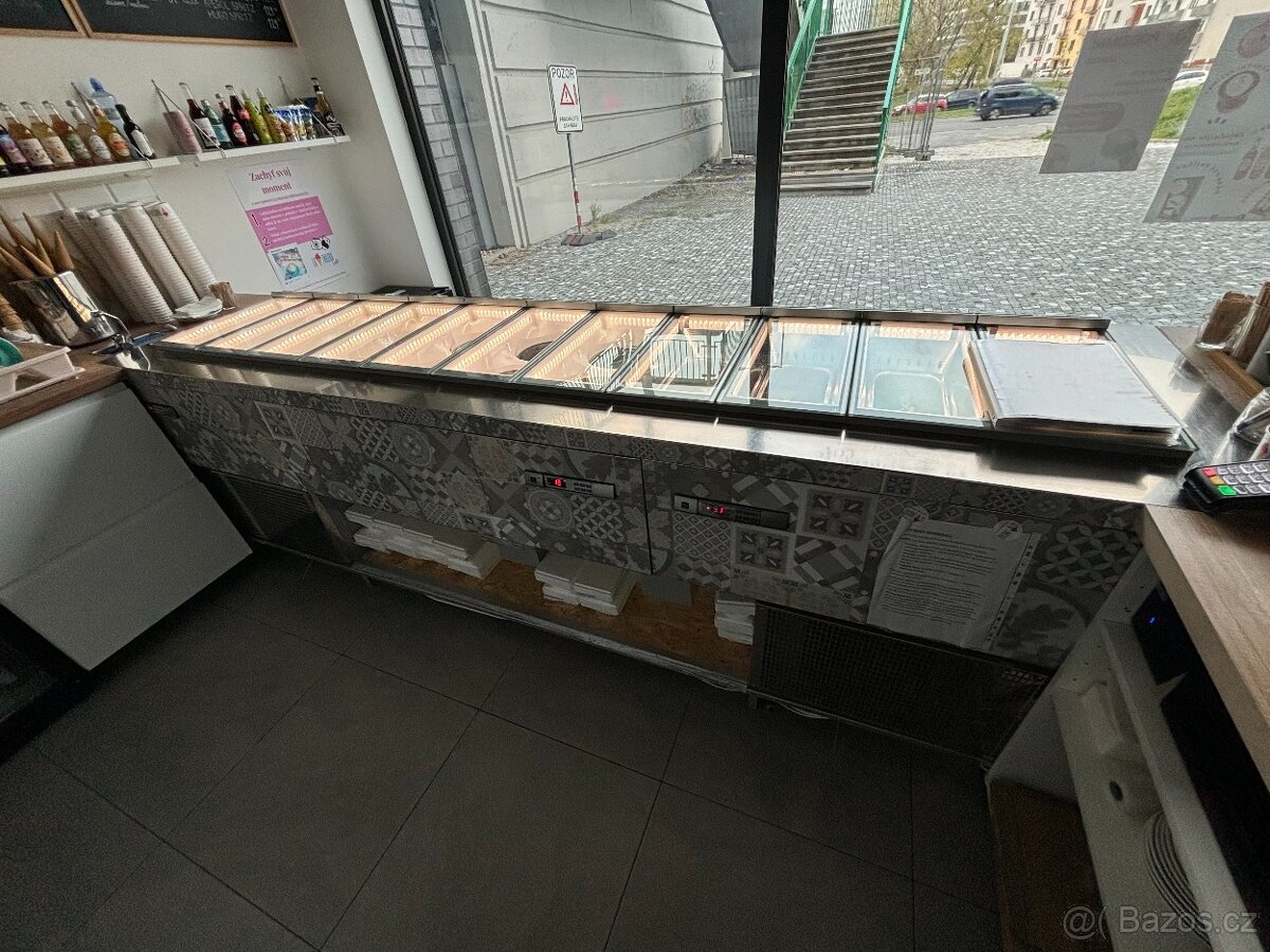 Vitrina na zmrzlinu IFI Panorama na 22 druhů zmrzlin - 2