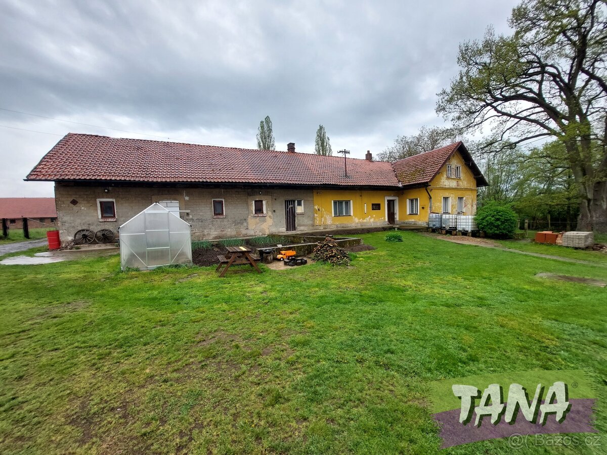 Prodej podílu o velikosti 1/2 - Zemědělská usedlost v Českém - 2