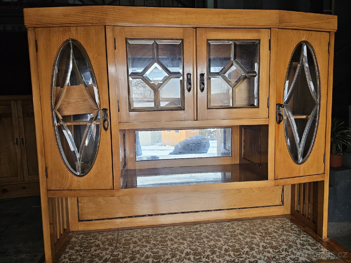 Starožitný nábytek - 2