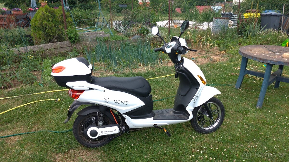 Skútr bez řidičského pr. - 2