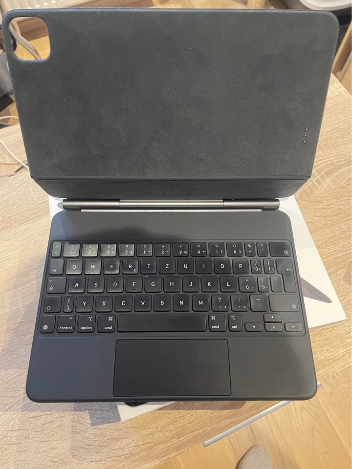 iPad Pro 11” + Magic Keyboard - 2