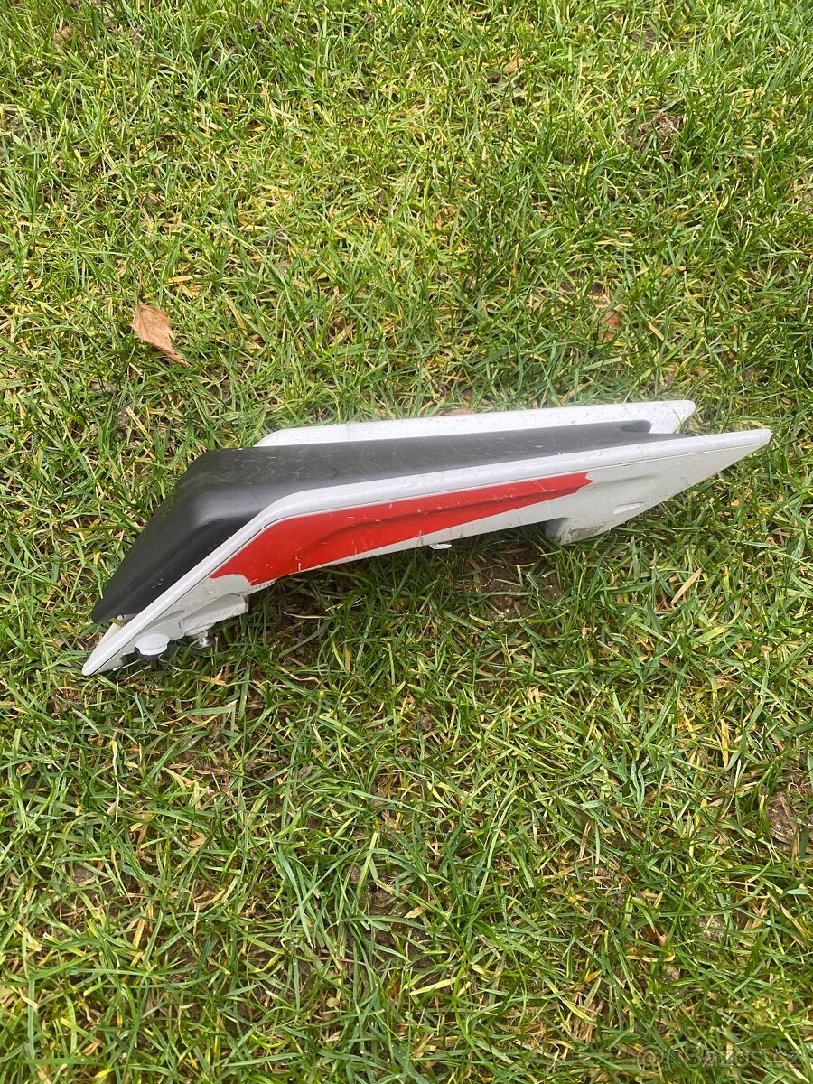 RSV4 zadné sedlo - 2