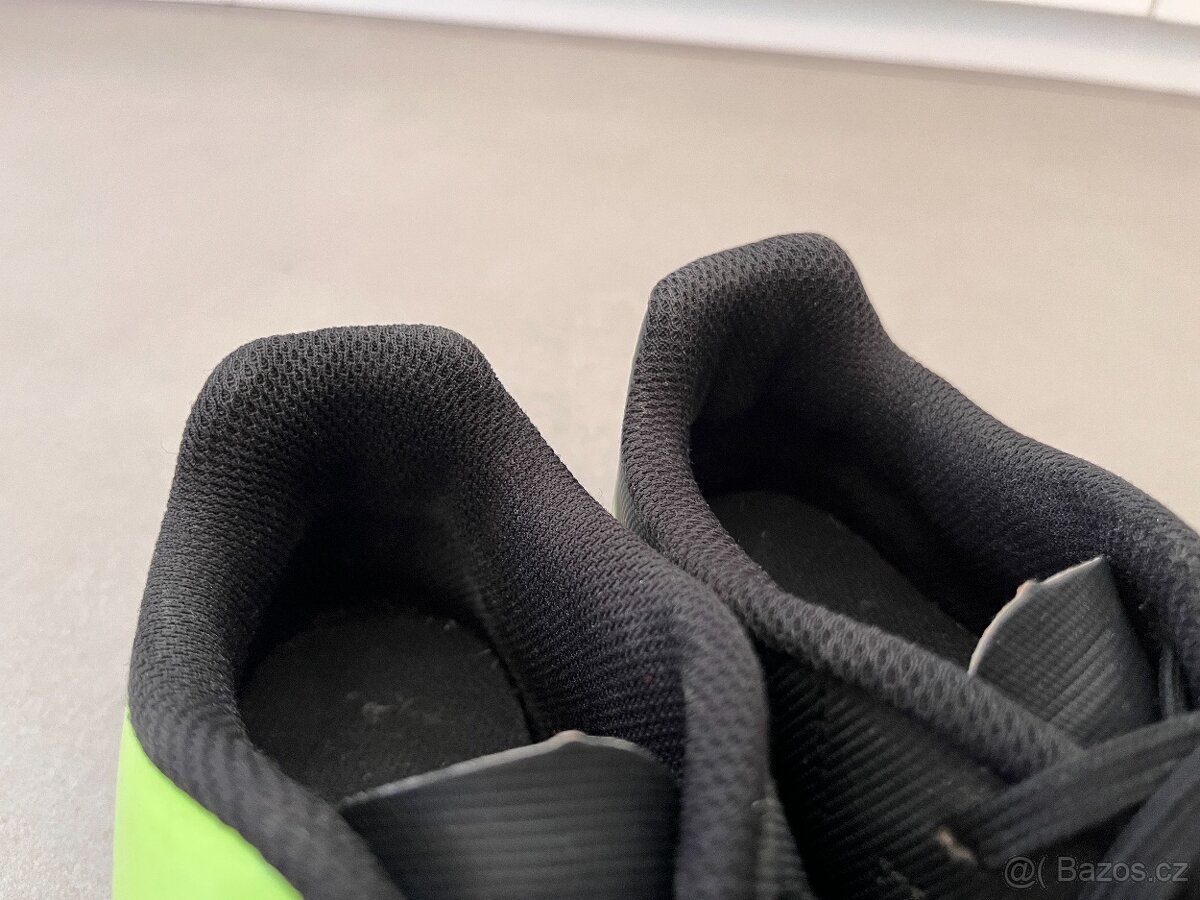 Kopačky KIPSTA vel. 37 téměř nepoužité - 2