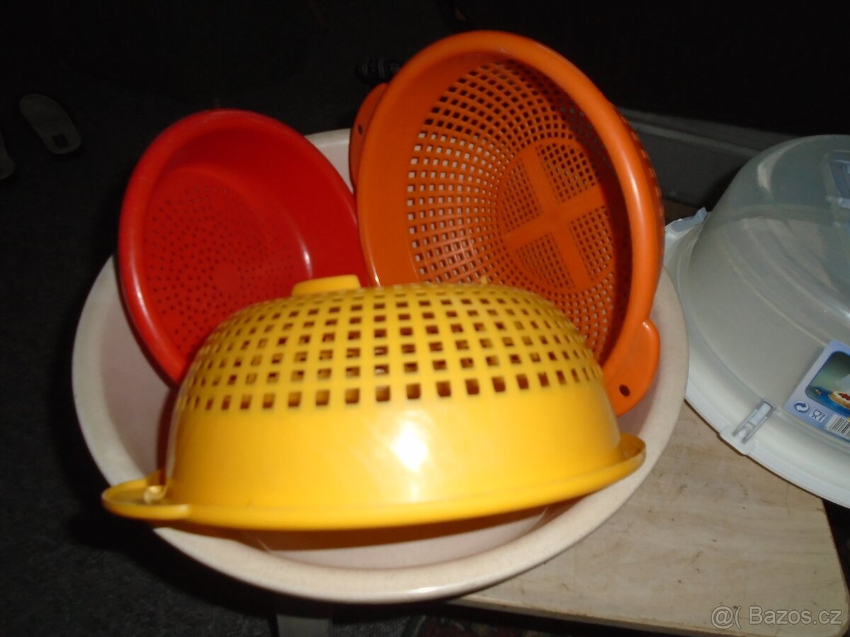 Kuchyňské nádobí pánve, atd. - 2