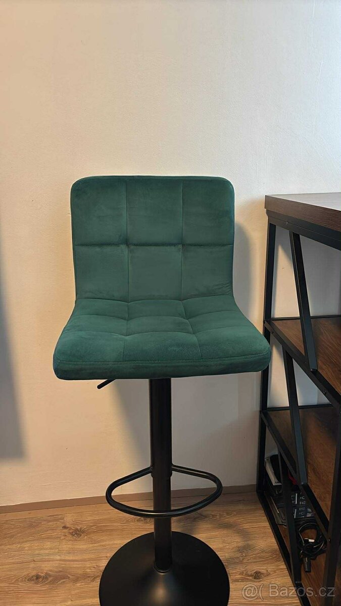 Barovy stůl + 2 barove židle - 2