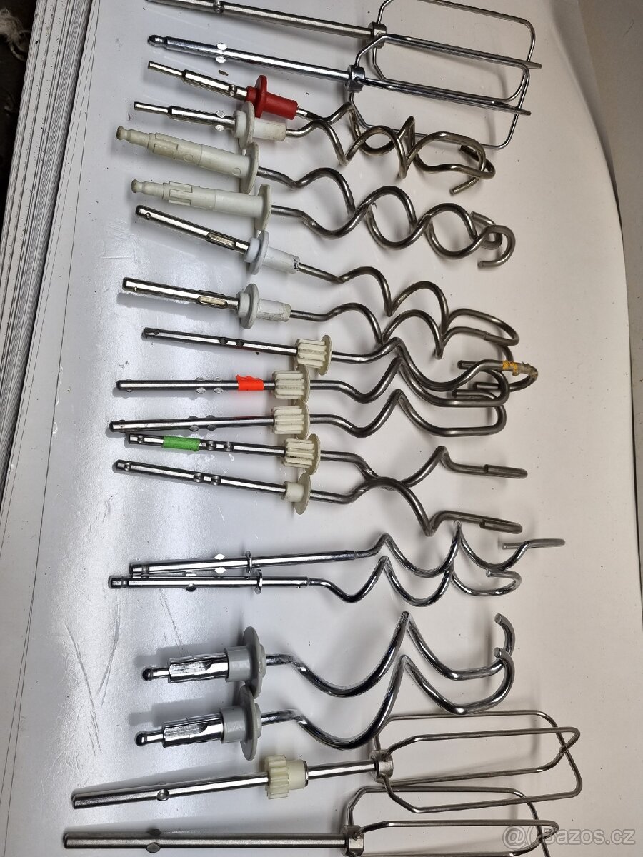 RÚZNÉ METLY A HÁKY - 2