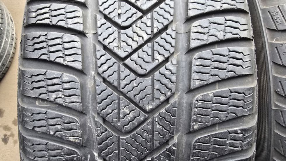 Zimní pneu 225/45/18 Pirelli - 2