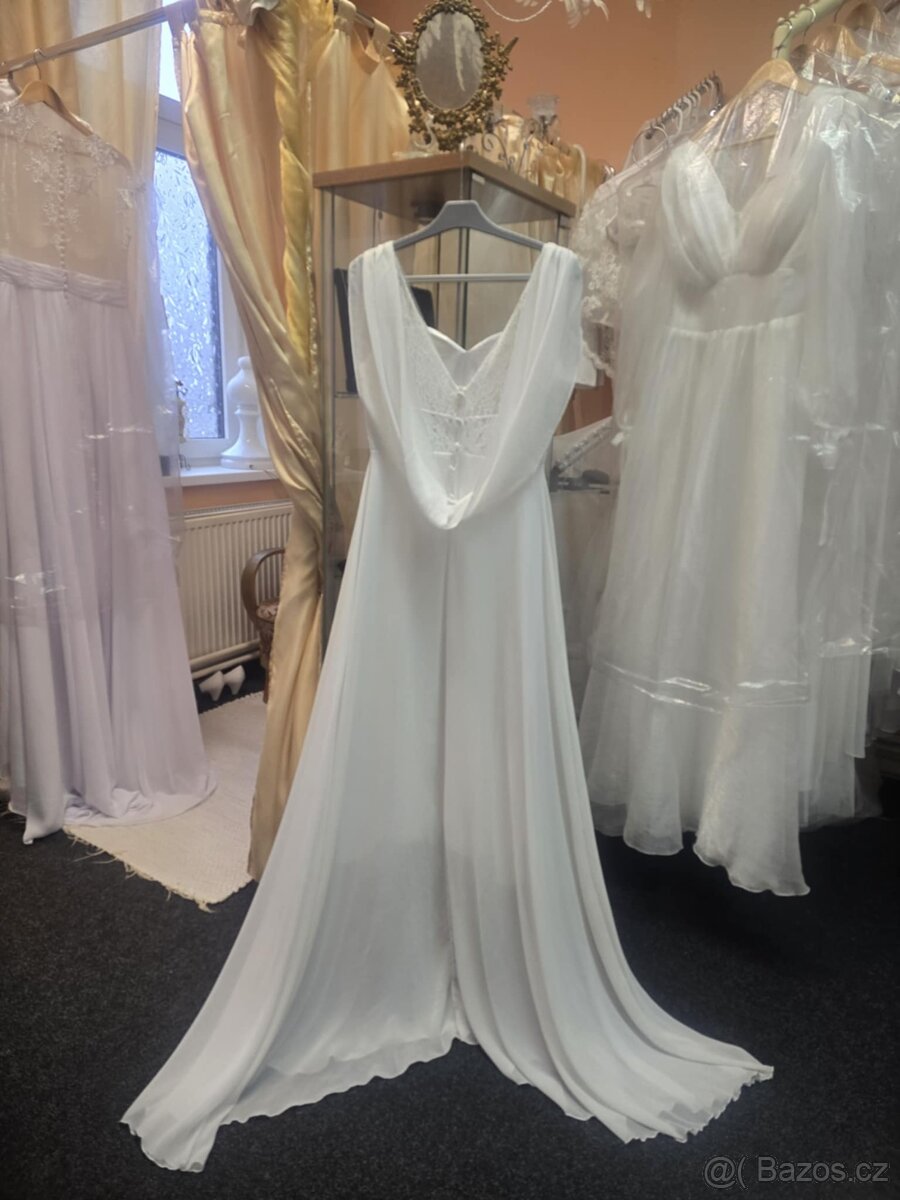 KRÉMOVÉ LEHKÉ SVATEBNÍ ŠATY - 2