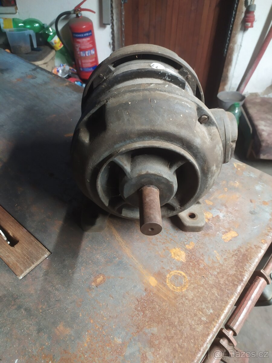 Elektromotor 3kw/1410 ot./380V - 2