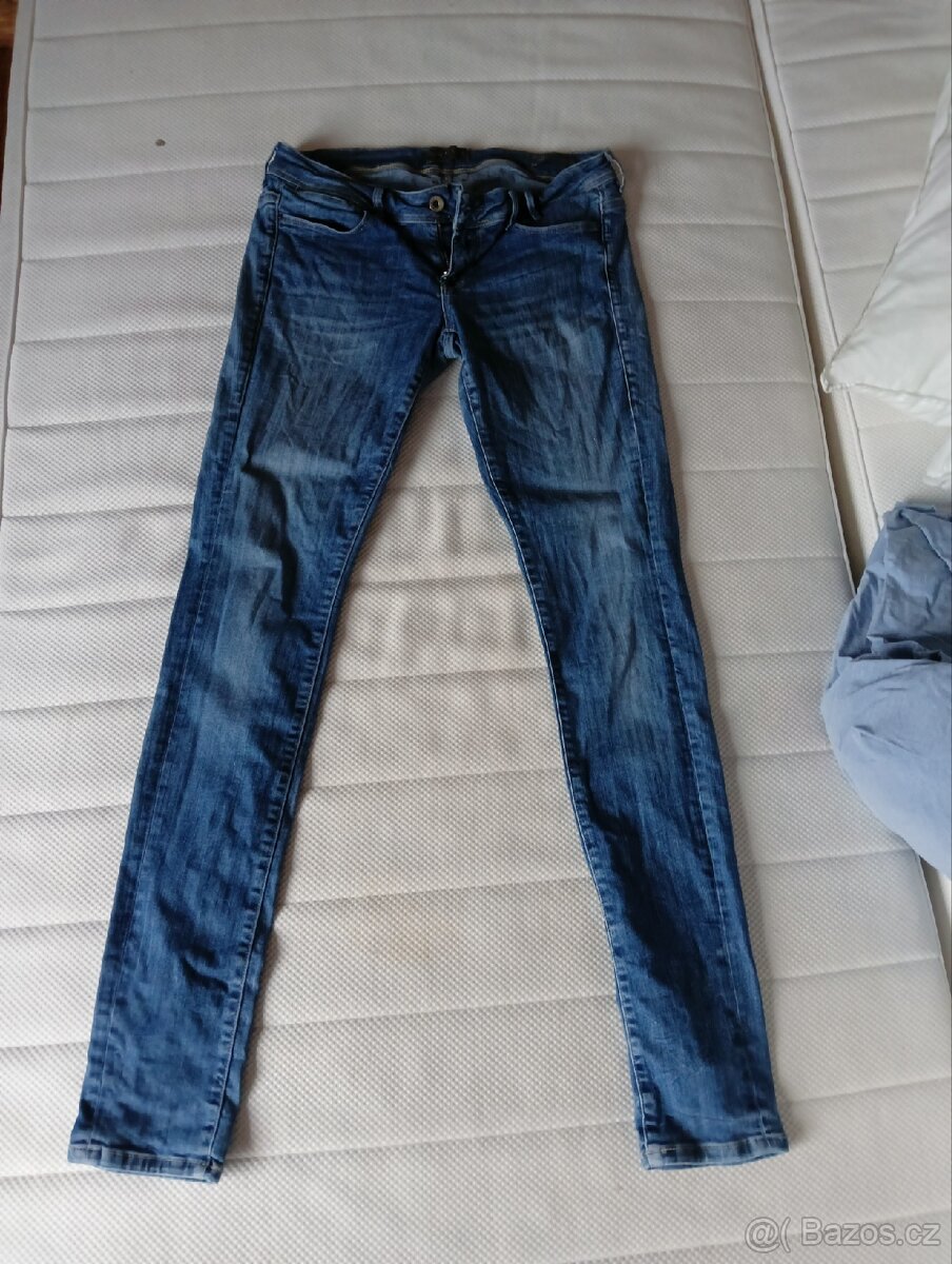 PRODÁM DÁMSKÉ SKINNY DŽÍNY GUESS - 2