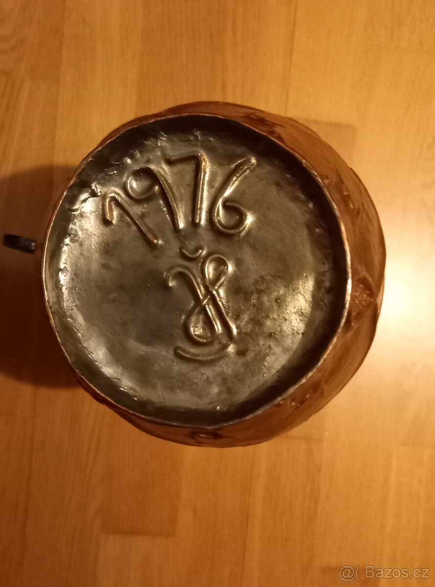 Ručně tepaná váza - 2