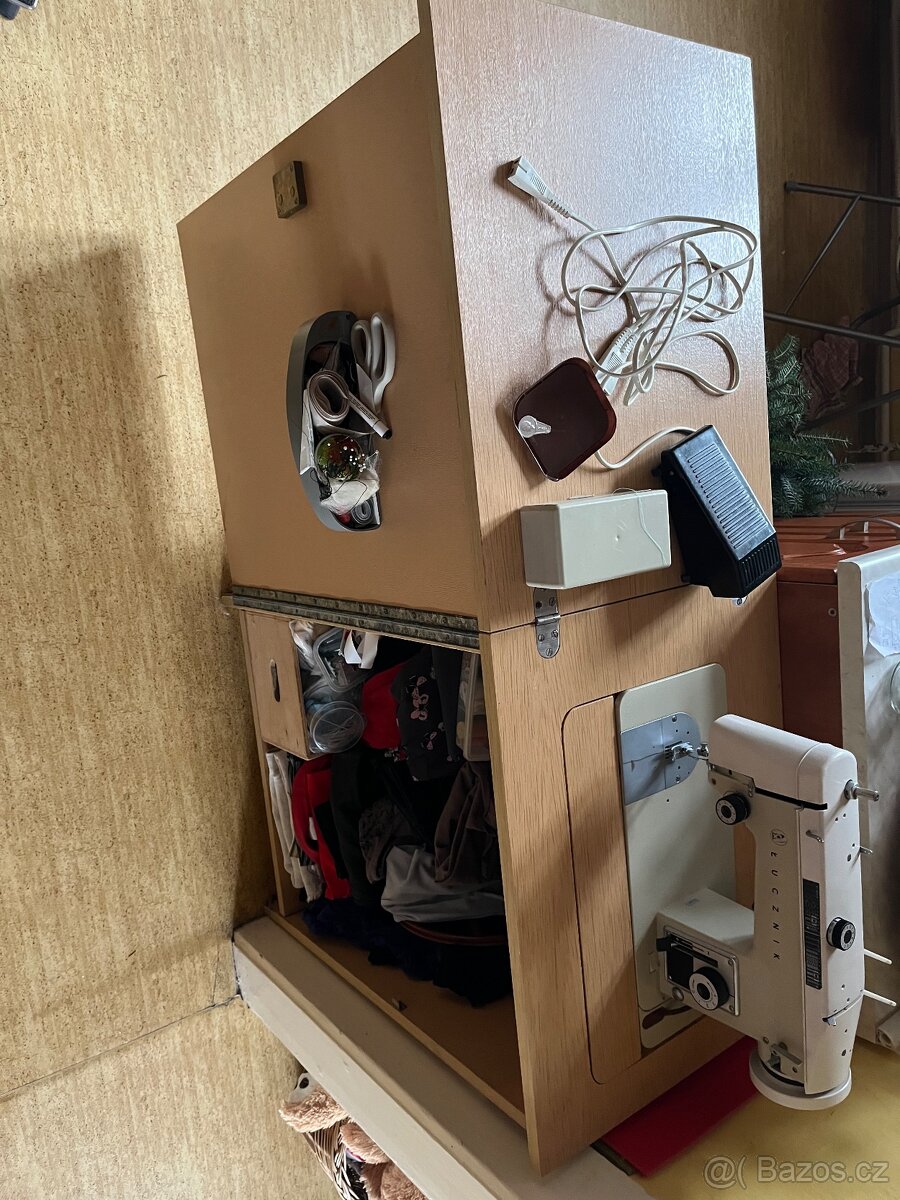 Prodám šicí stroj LUCZNIK - 2