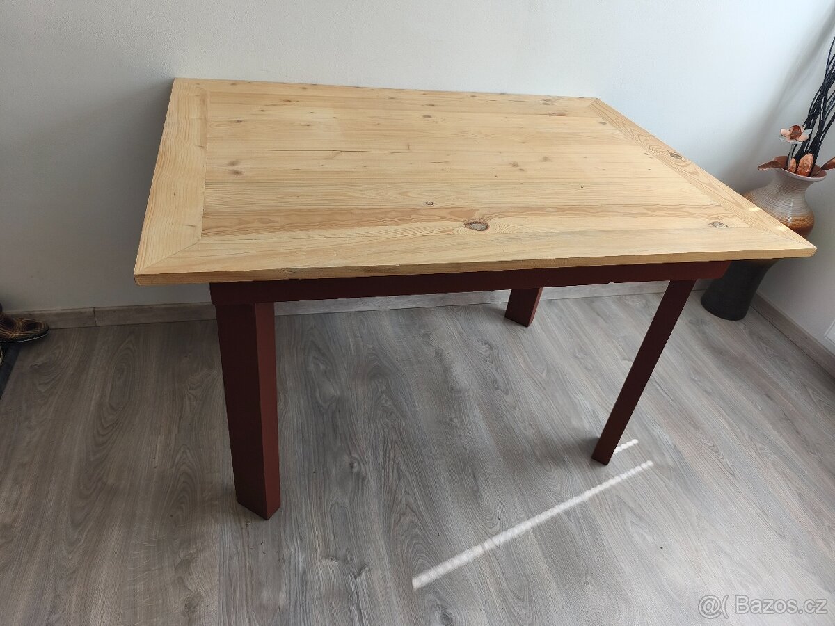 Prodej stolů. - 2