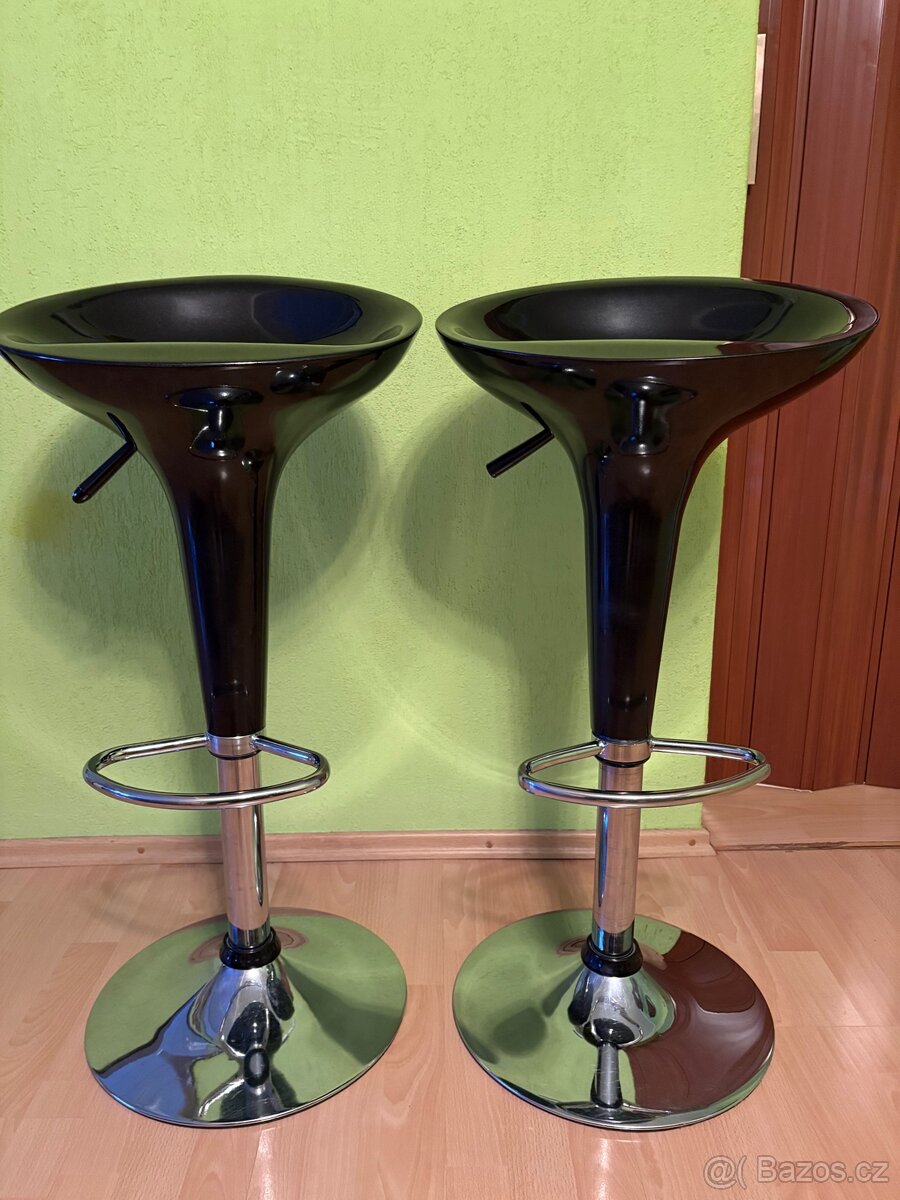 2 Barové židle . - 2