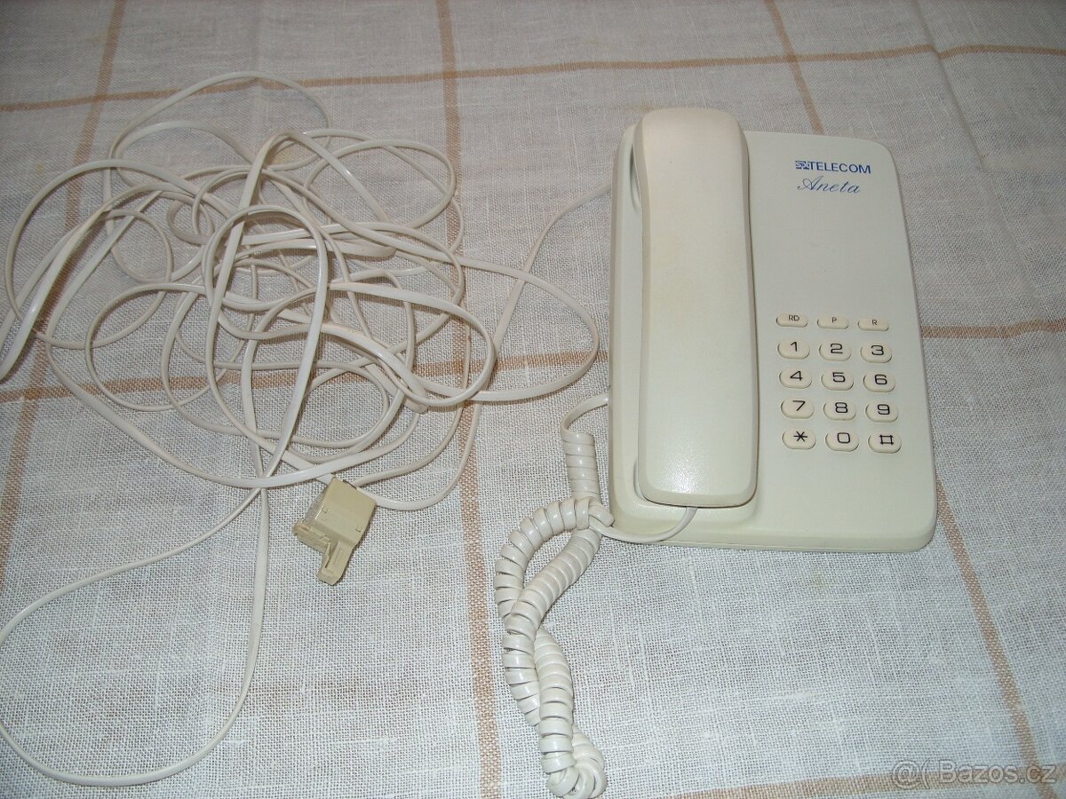 retro tlačítkový telefon - 2