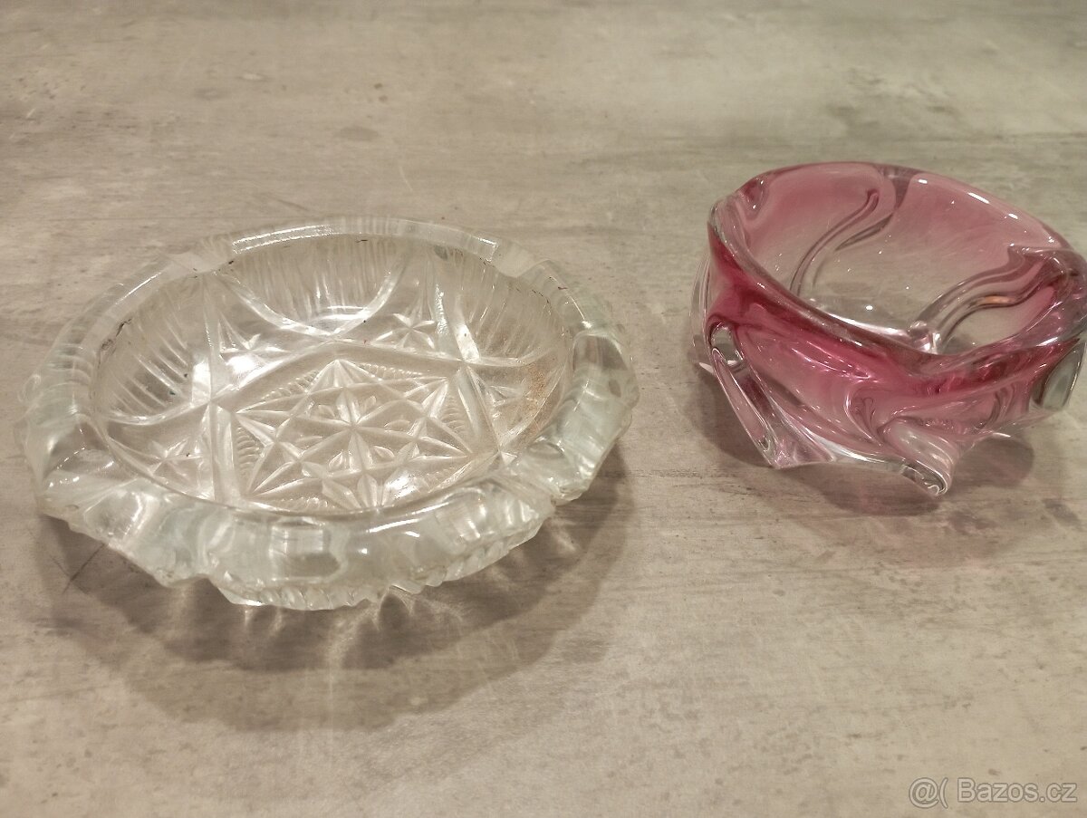 Broušené sklo sklenicka, popelníky - 2