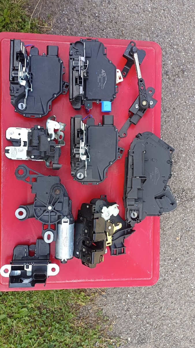 Zamky Octavia II.. Nové.... - 2