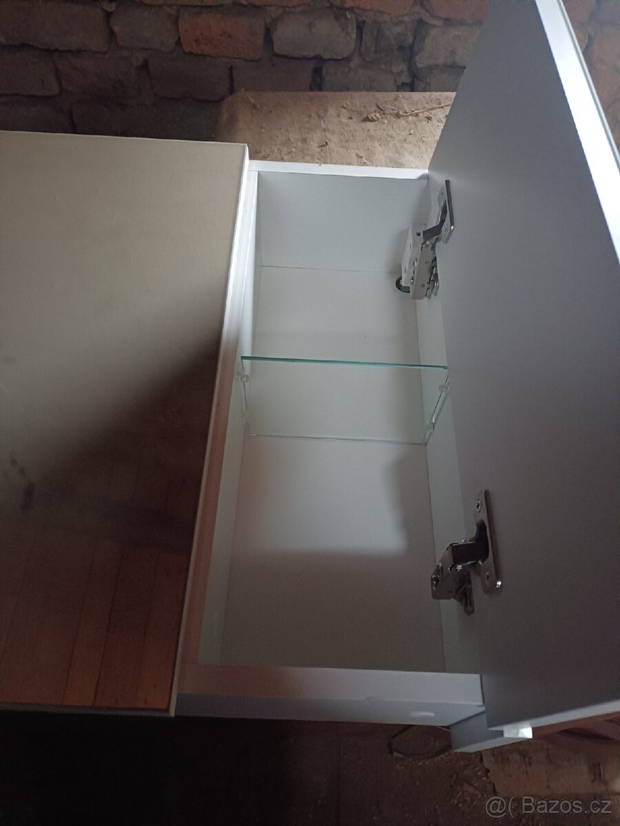 Koupelnová skříňka - 2