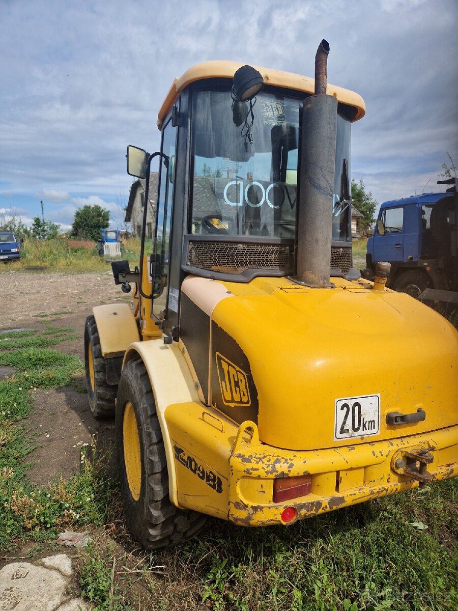Čelní nakladač JCB 409 B - 2