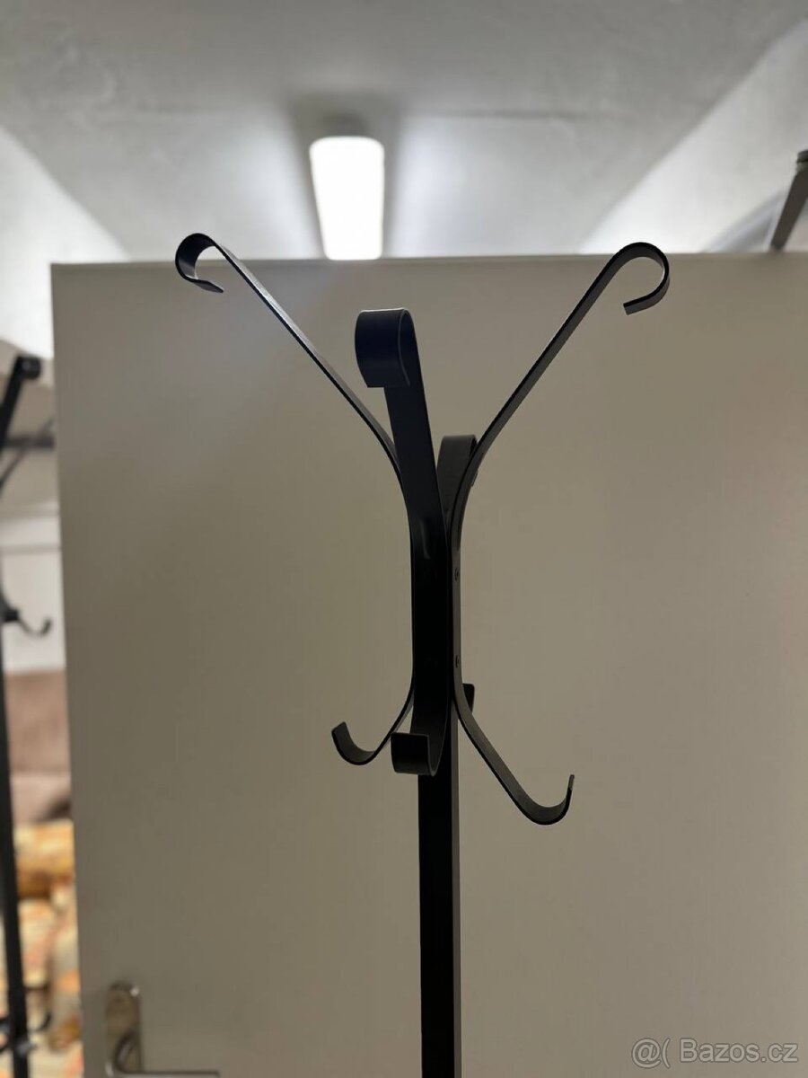 Kovový stojan na oblečení – nový, stabilní, černý - 2