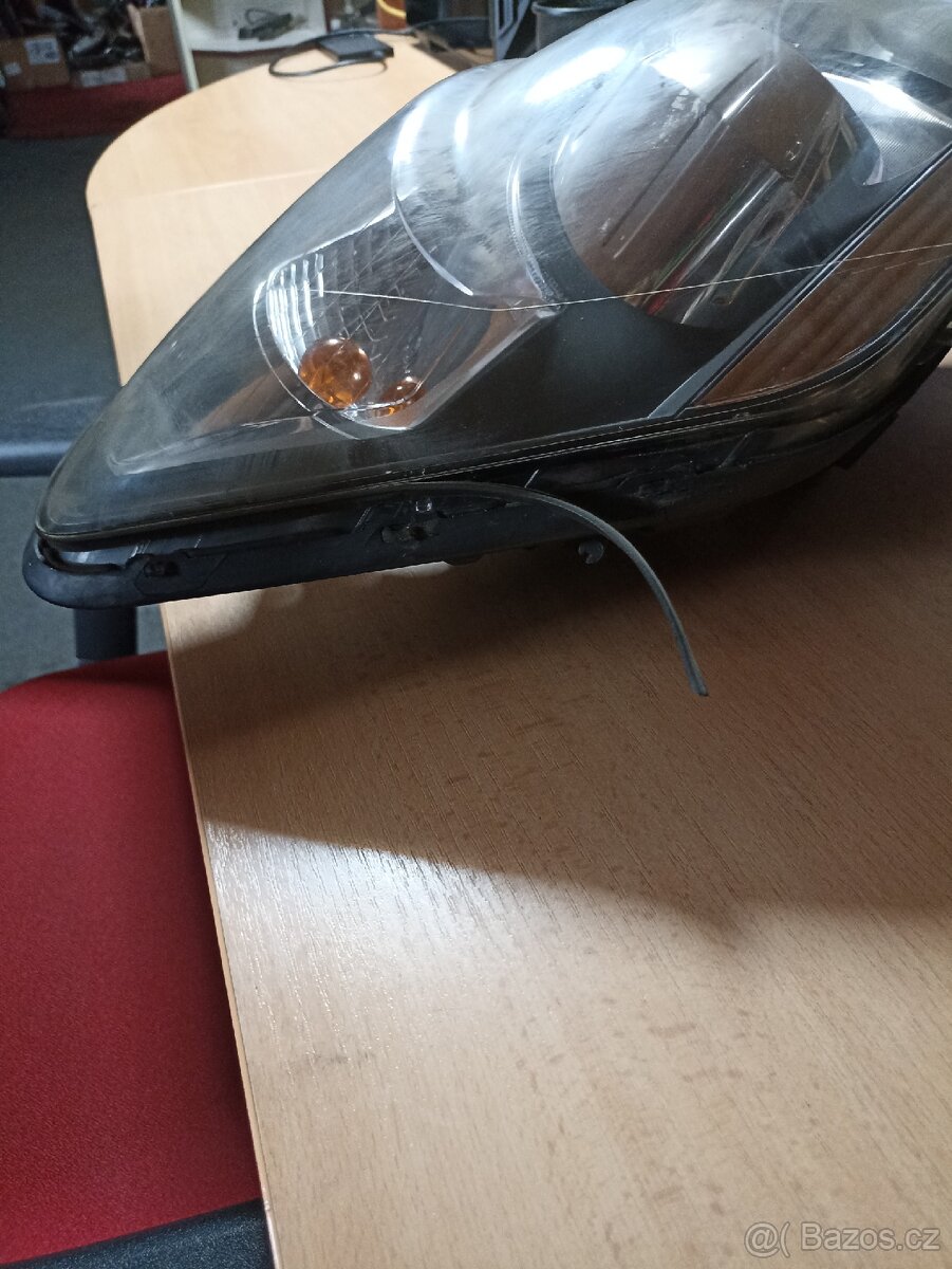 Pravé přední světlo Kia Ceed 2009. - 2