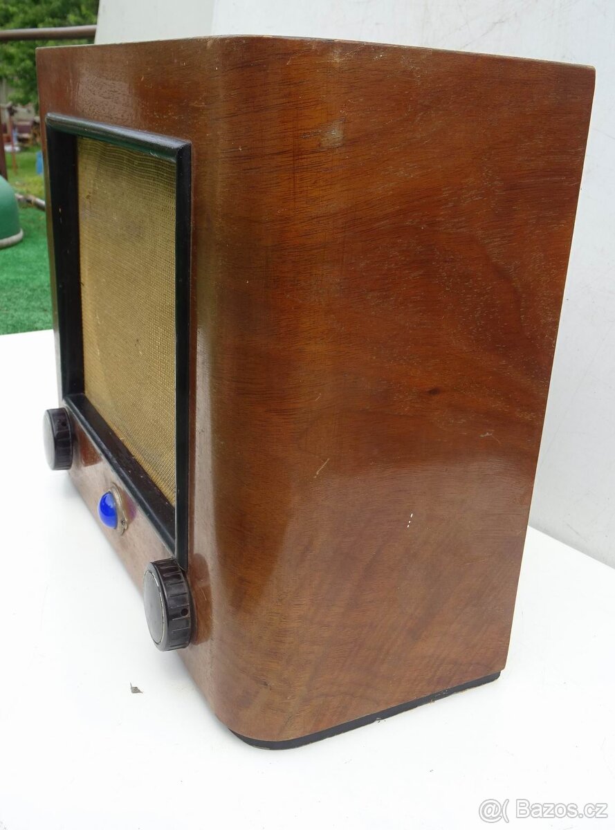 Reproduktor v dřevěné skřínce , atd .. - 2