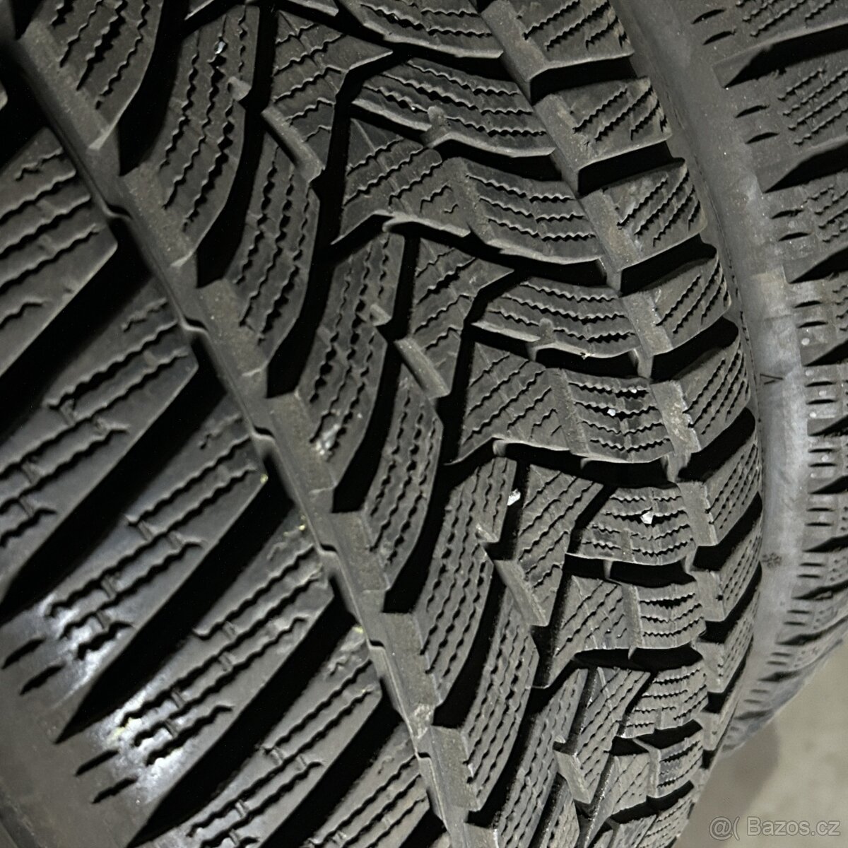 Zimní pneu 235/45 R18 98v dunlop 7-7,5mm - 2