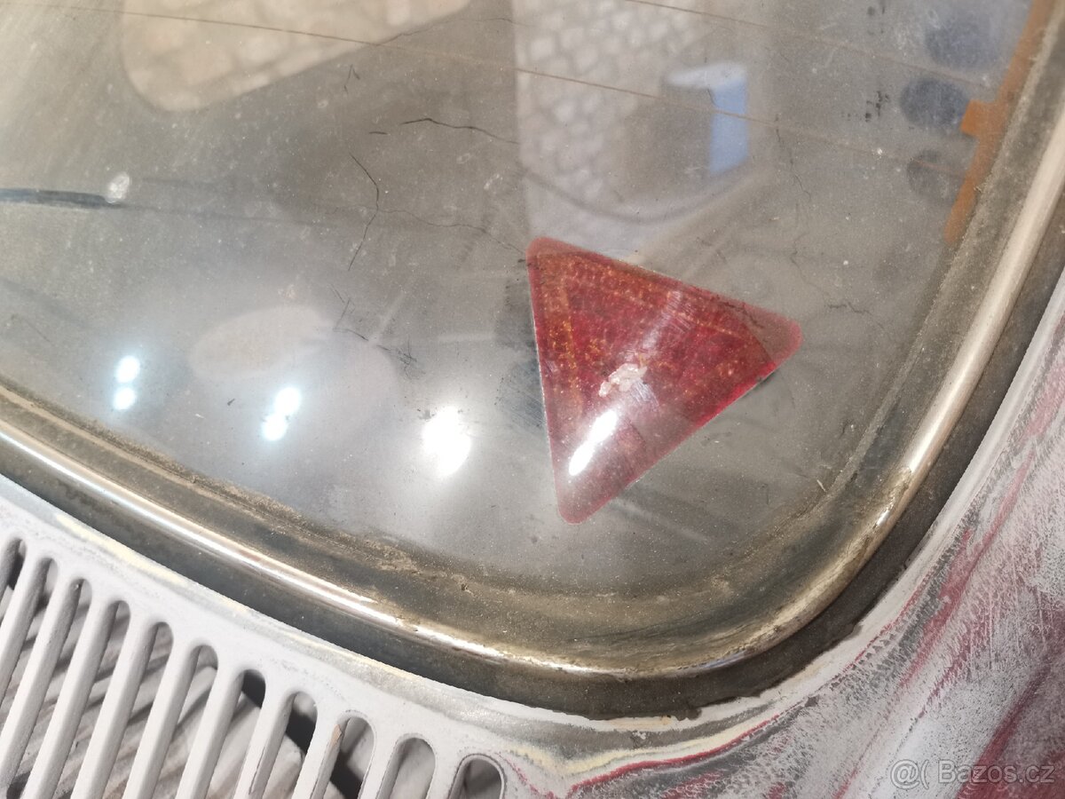 Zadní okno s patinou vw brouk - 2