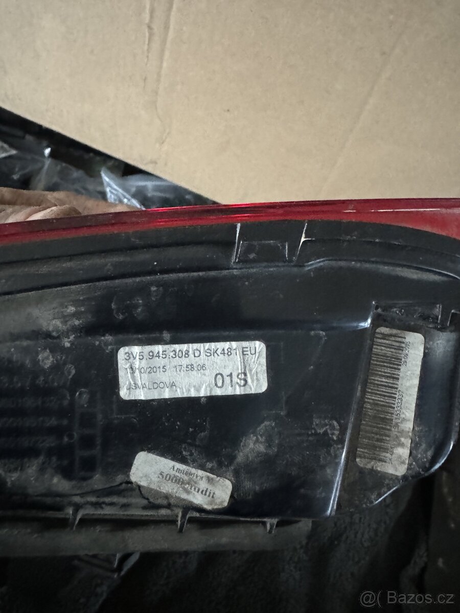 Skoda Superb 3 prve zadni vnitrni svetlo - 2