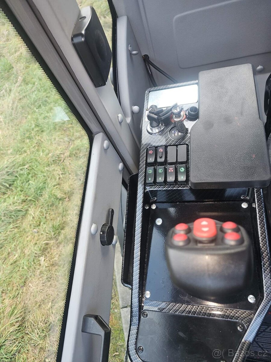 Kolový ,teleskopický nakladač 16T - 2