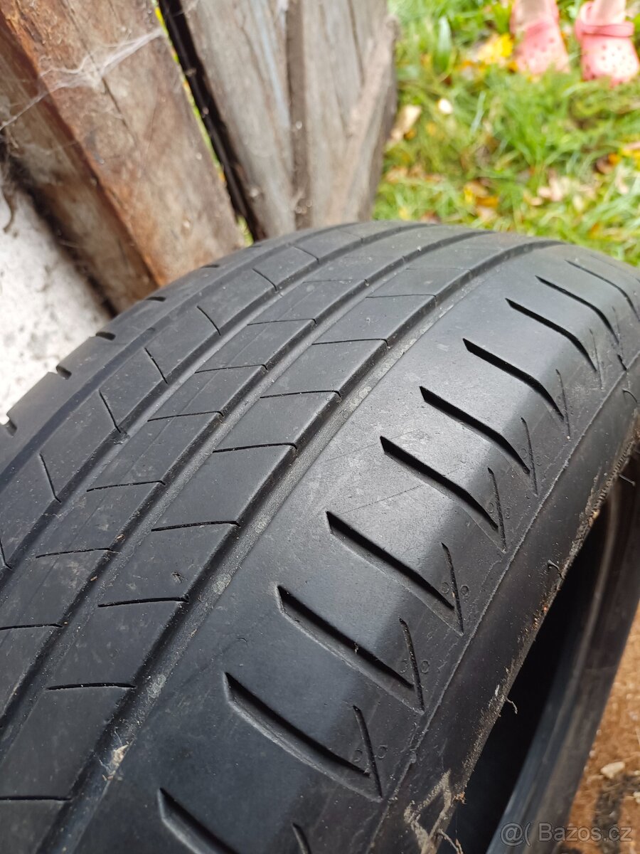 Pneu 215/60 R 17 96H - 2