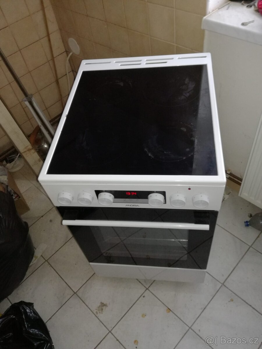 Sklokeramický sporák Mora - 2