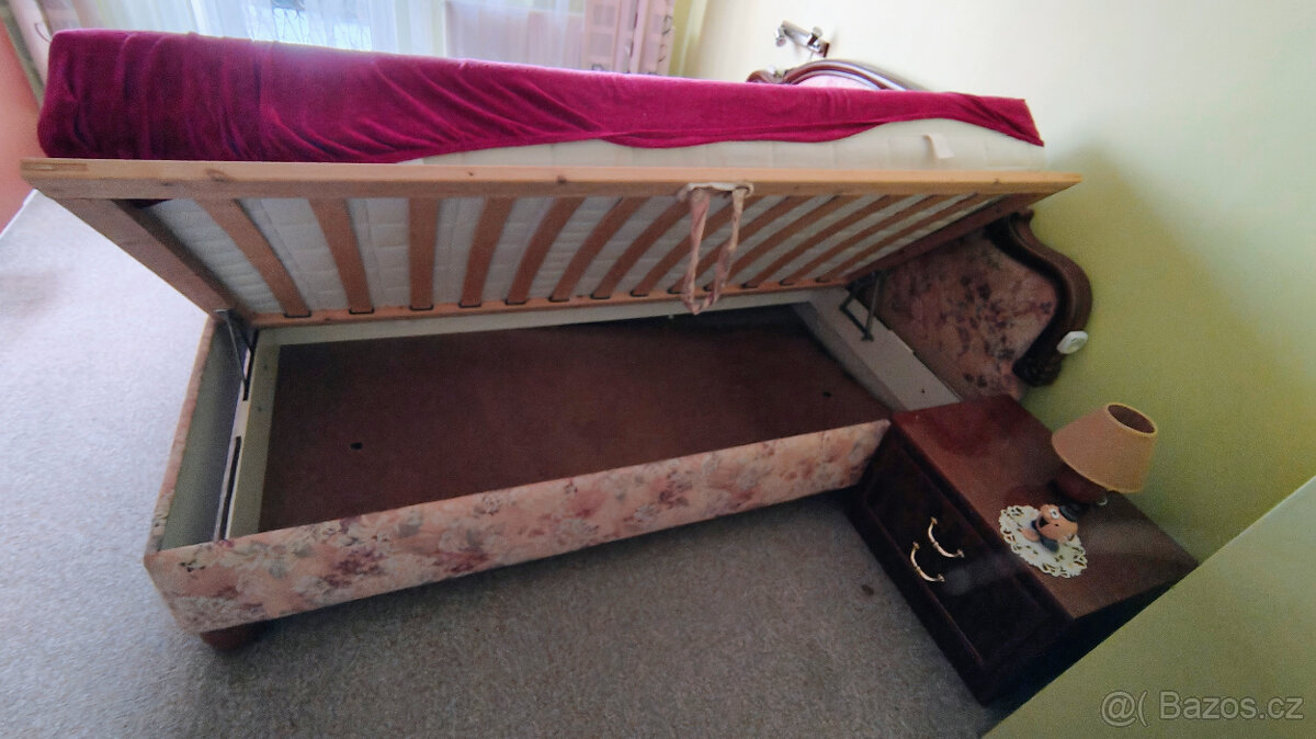 Manželská postel a noční stolky - 2