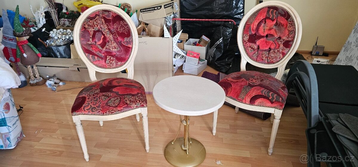 Polstrované nepoužité židle - 2