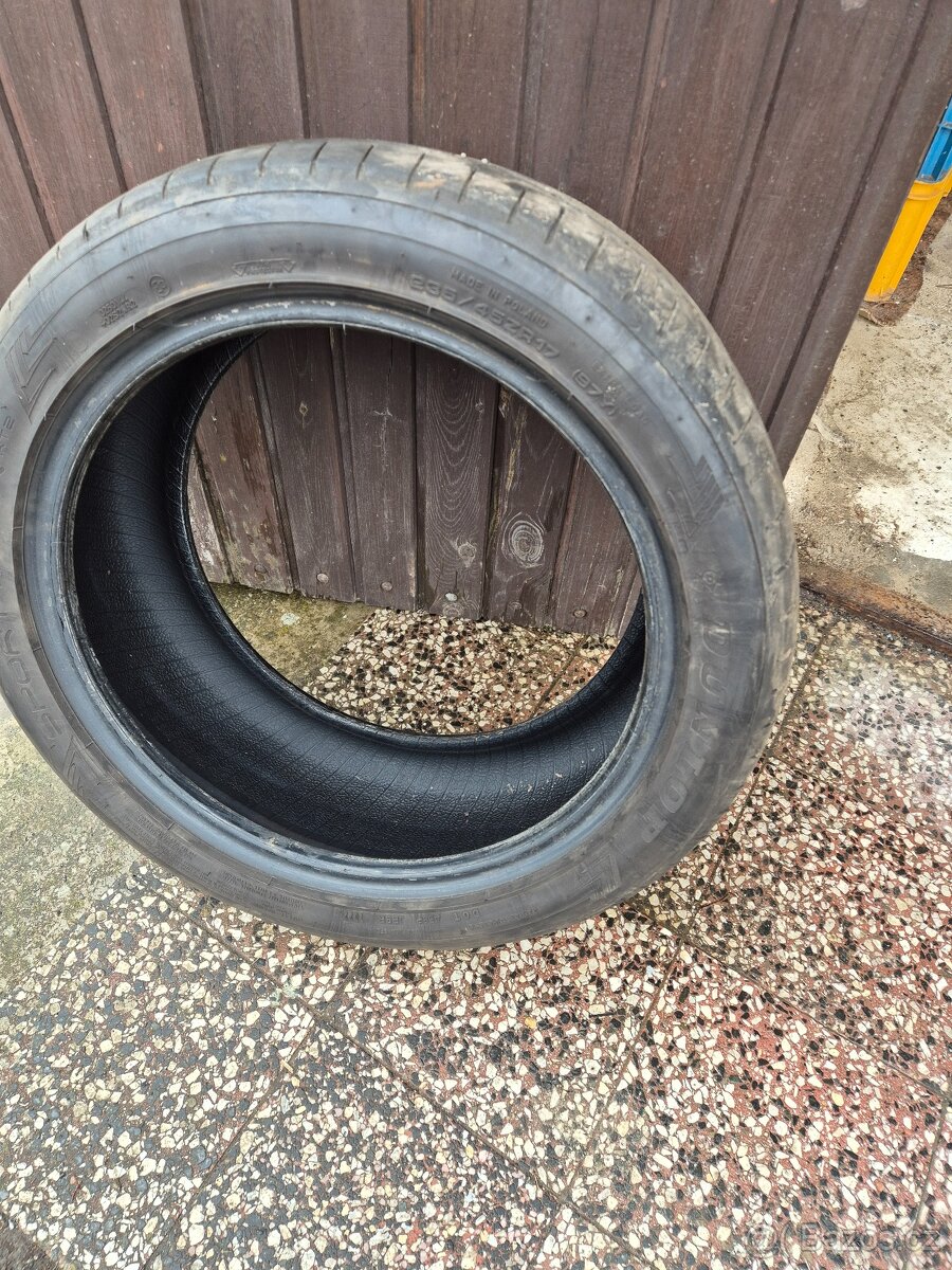 Letni pneu 235/45/R17 - 2