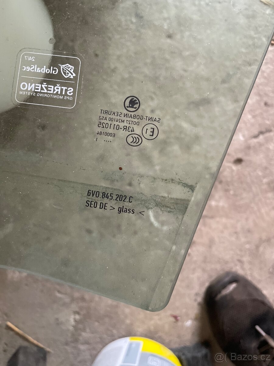 Fabia III originál sklo PP dveří - 2