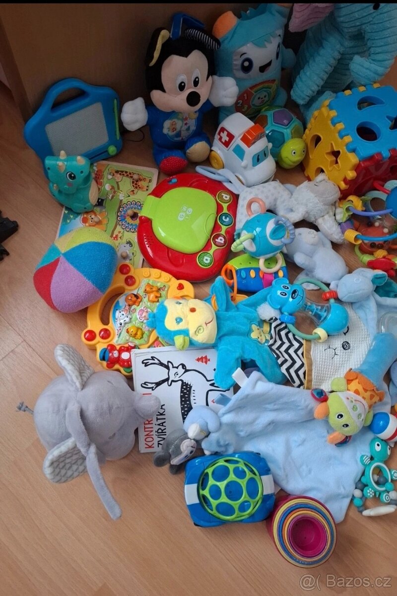 Mix hraček od O-24 měsíců - 2