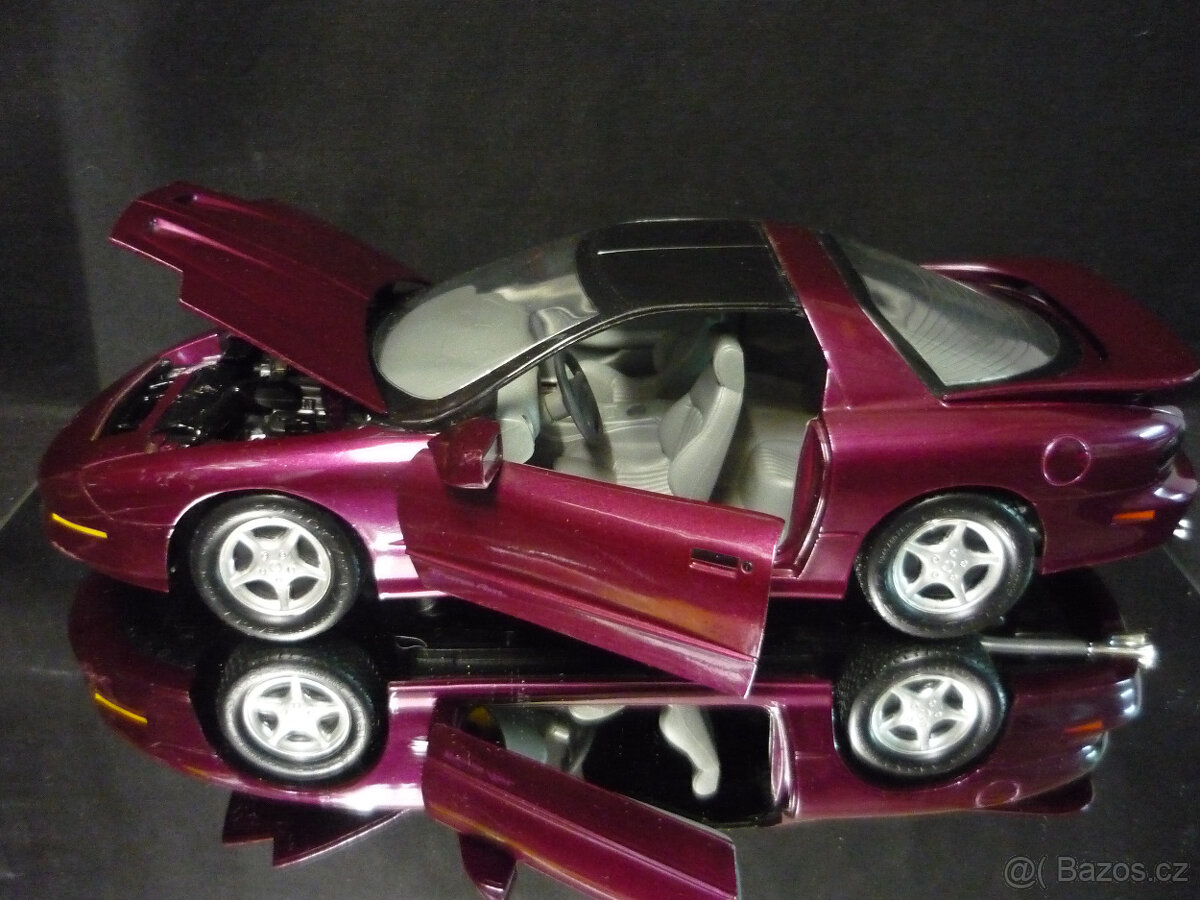 Pontiac Firebird 1996 ERTL 1/18 - 2