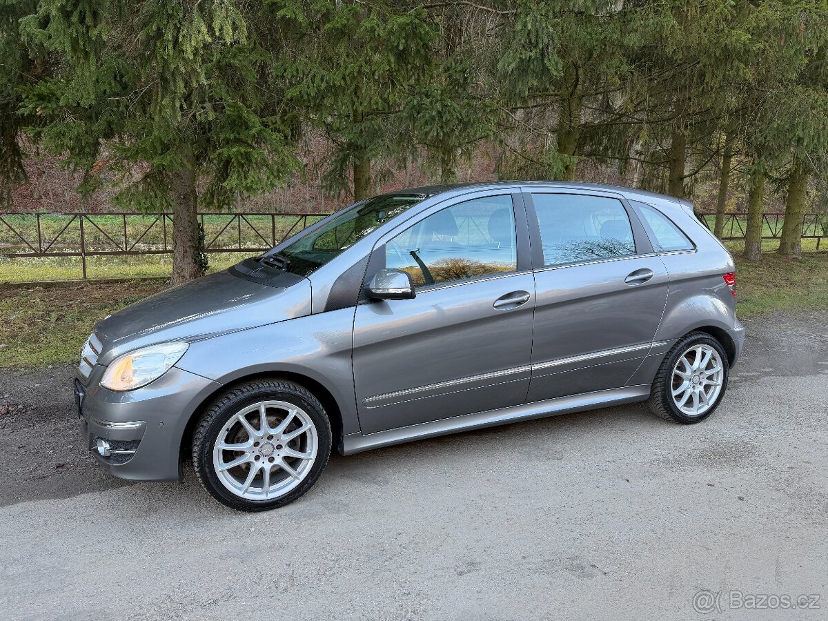 Mercedes Benz B200 - 2