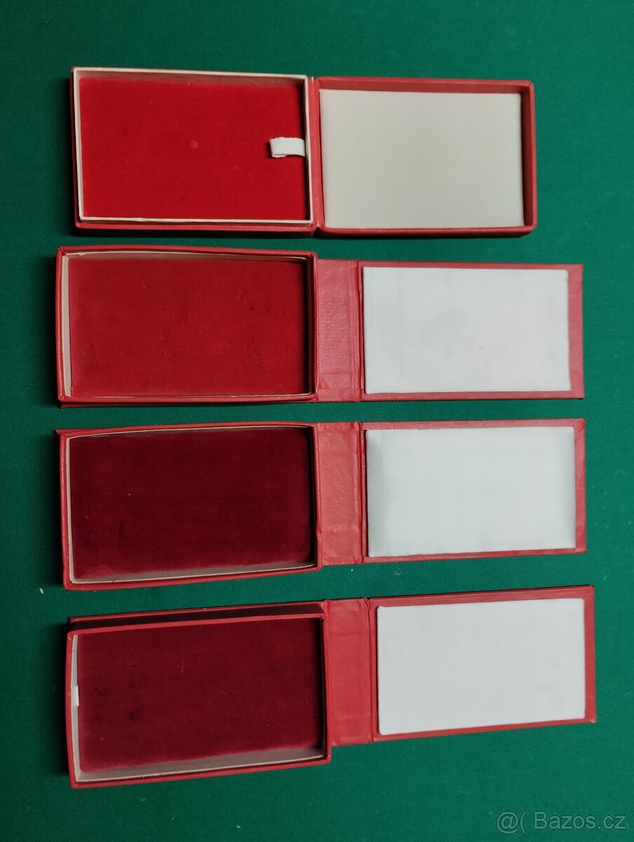 Prodám 4 krabičky na vyznamenání či medaile - 2