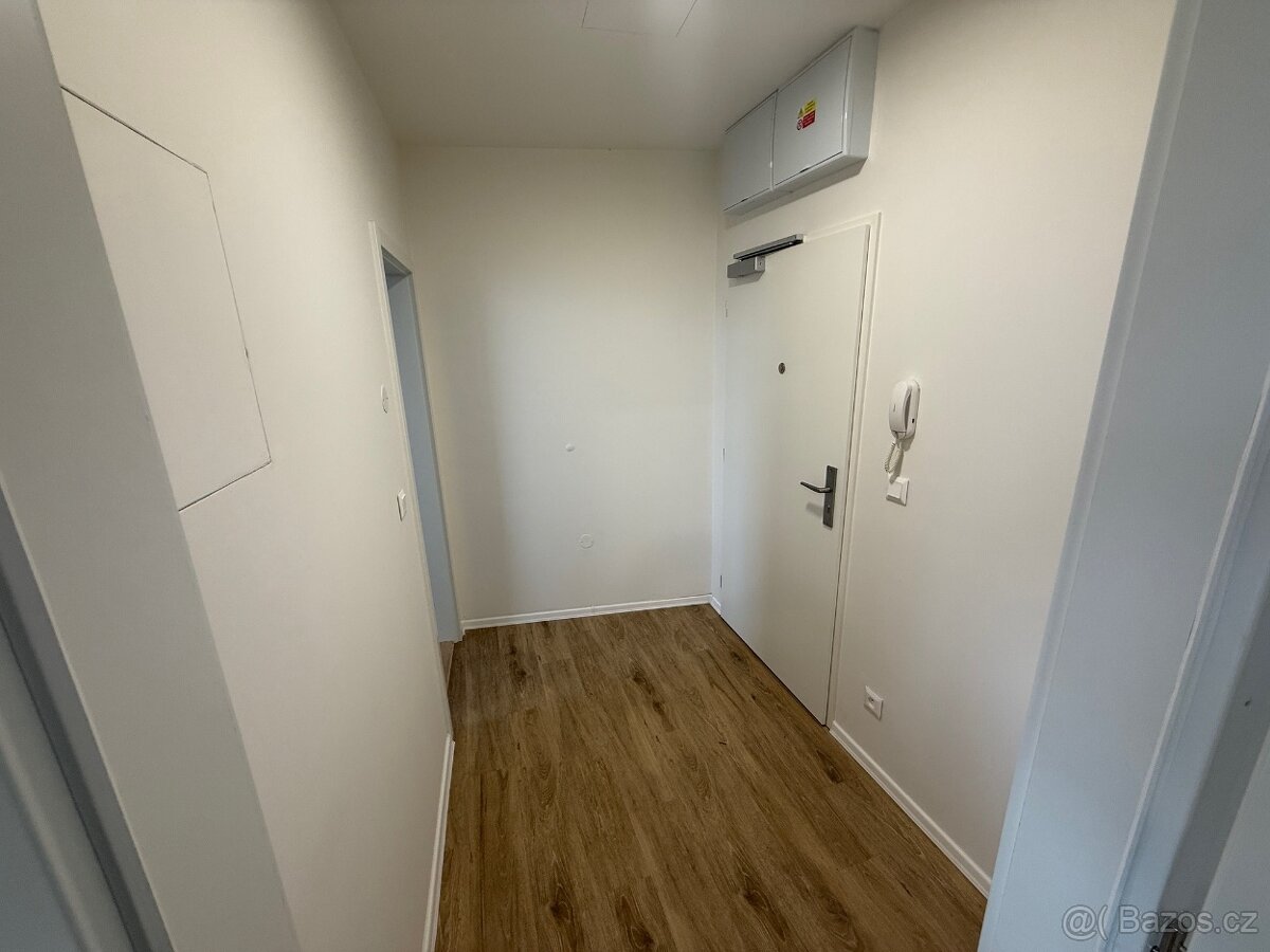 Pronájem bytu 1+kk, 40m2, novostavba v centru Vyškova - 2