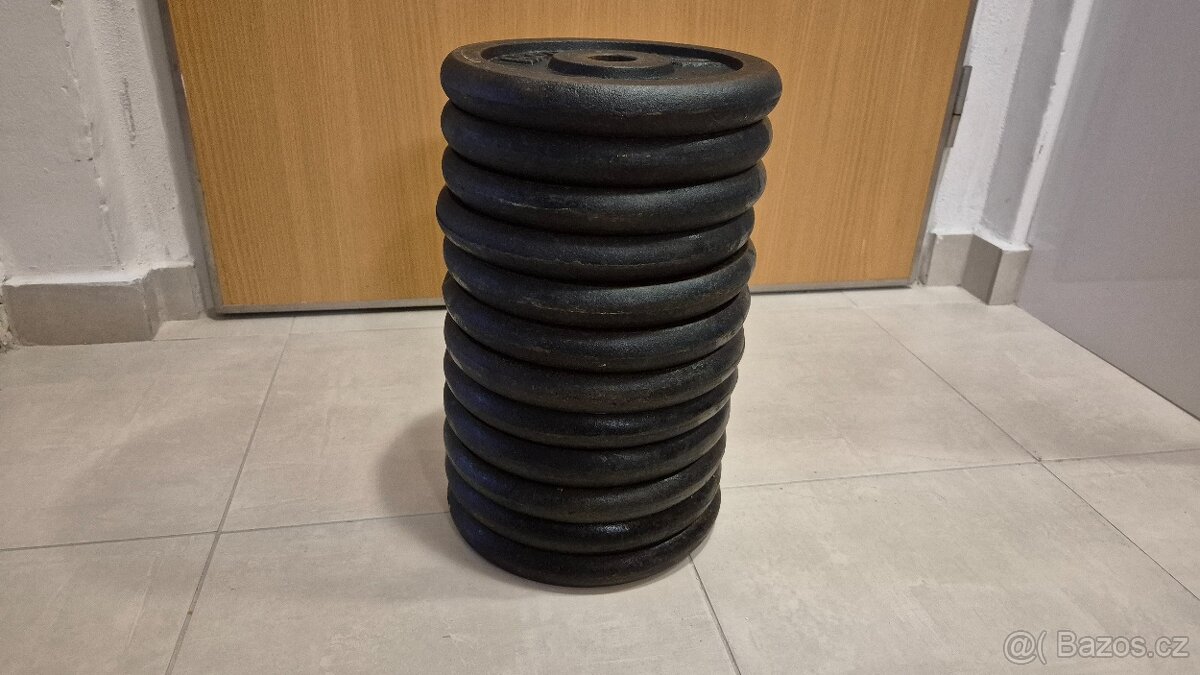 Prodám litinové 12x 5 kg kotouče - 30 mm otvor - 2