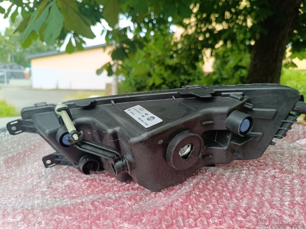 Pravá mlhovka Octavia III 5E0941702D - 2