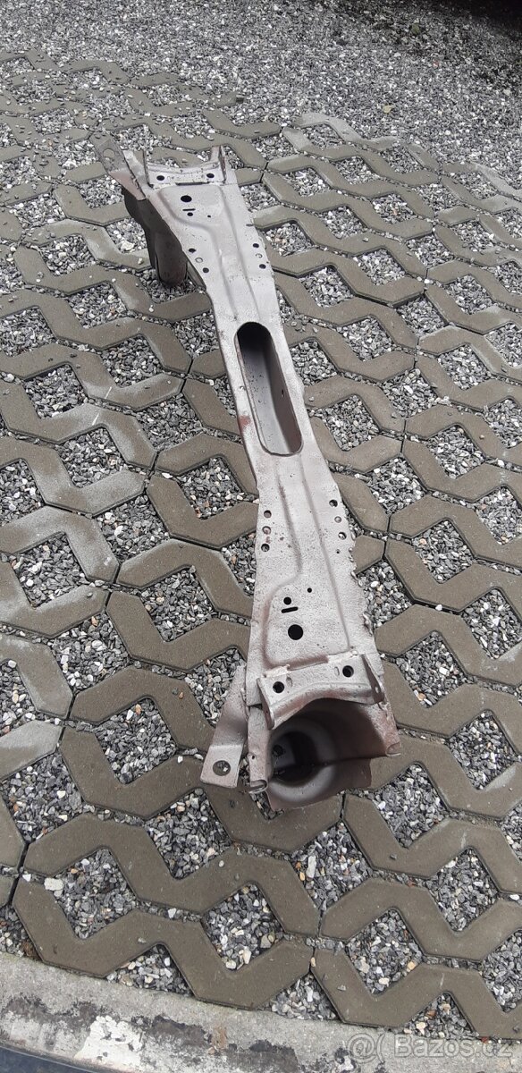 Renault 8 zadní nápravnice - 2