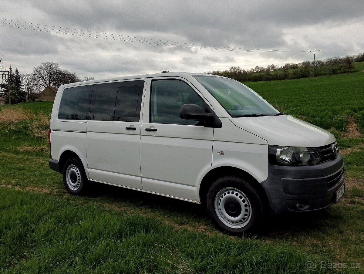 Volkswagen Caravelle 2.0 TDI T5.1 velmi zachovalý - 2