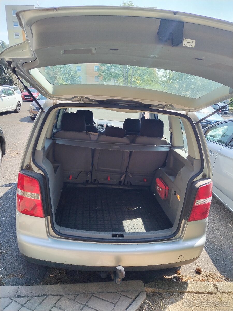 VW,Touran 1,6 85 kw benzín stk 3/2027 - 2