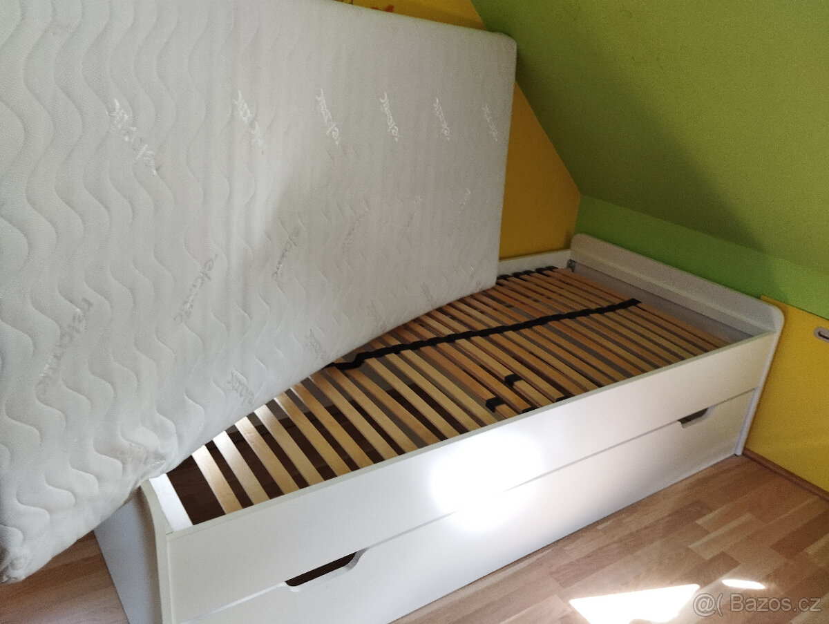 Sleva Prodám postel s výsuvným šuplíkem na druhé lůžko - 2