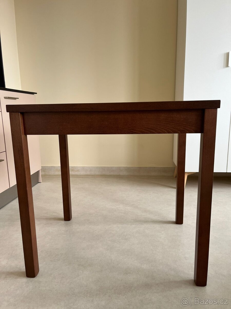 Jídelní stůl TON - 2